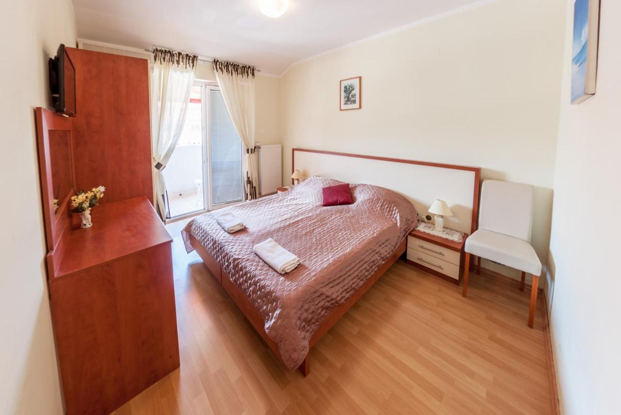 Bed And Breakfast Taverna Miskovic Паг Екстер'єр фото