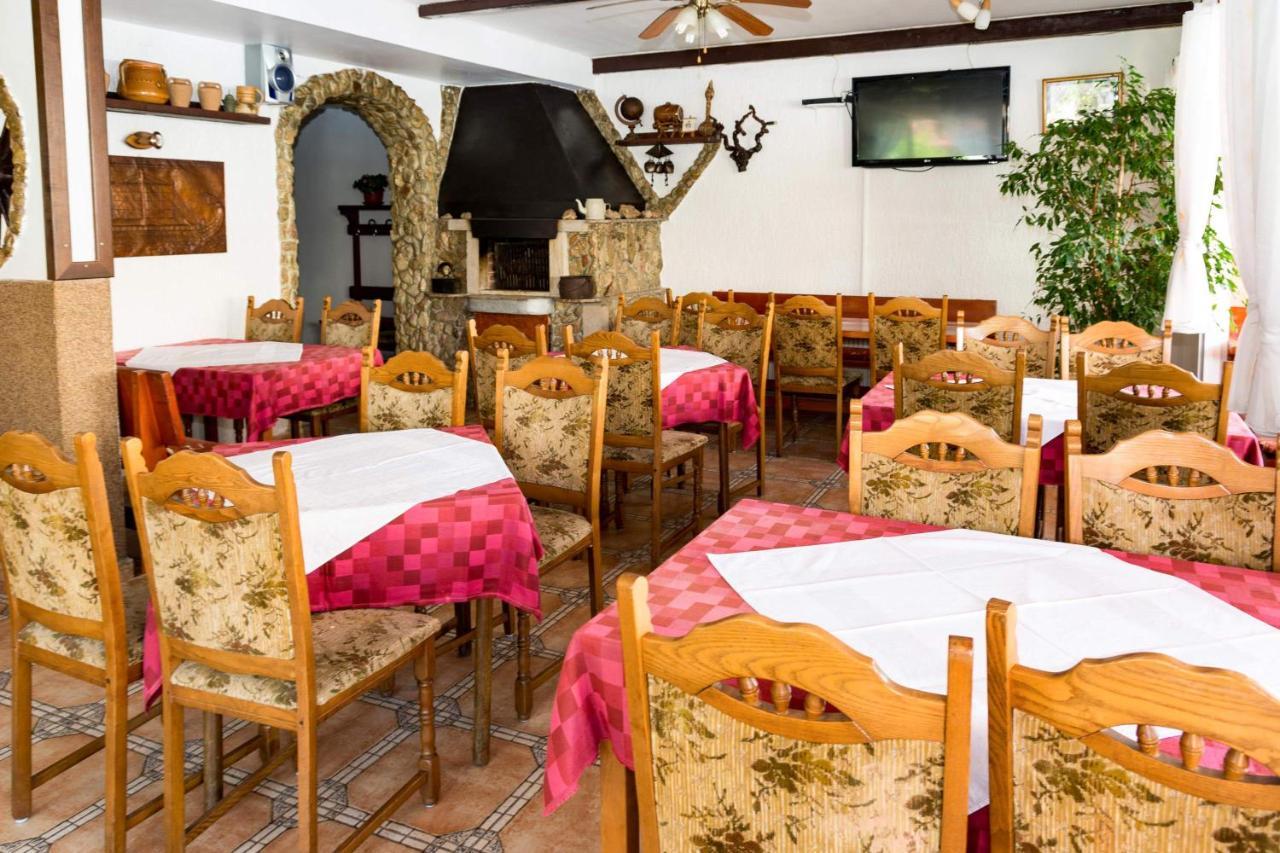 Bed And Breakfast Taverna Miskovic Паг Екстер'єр фото